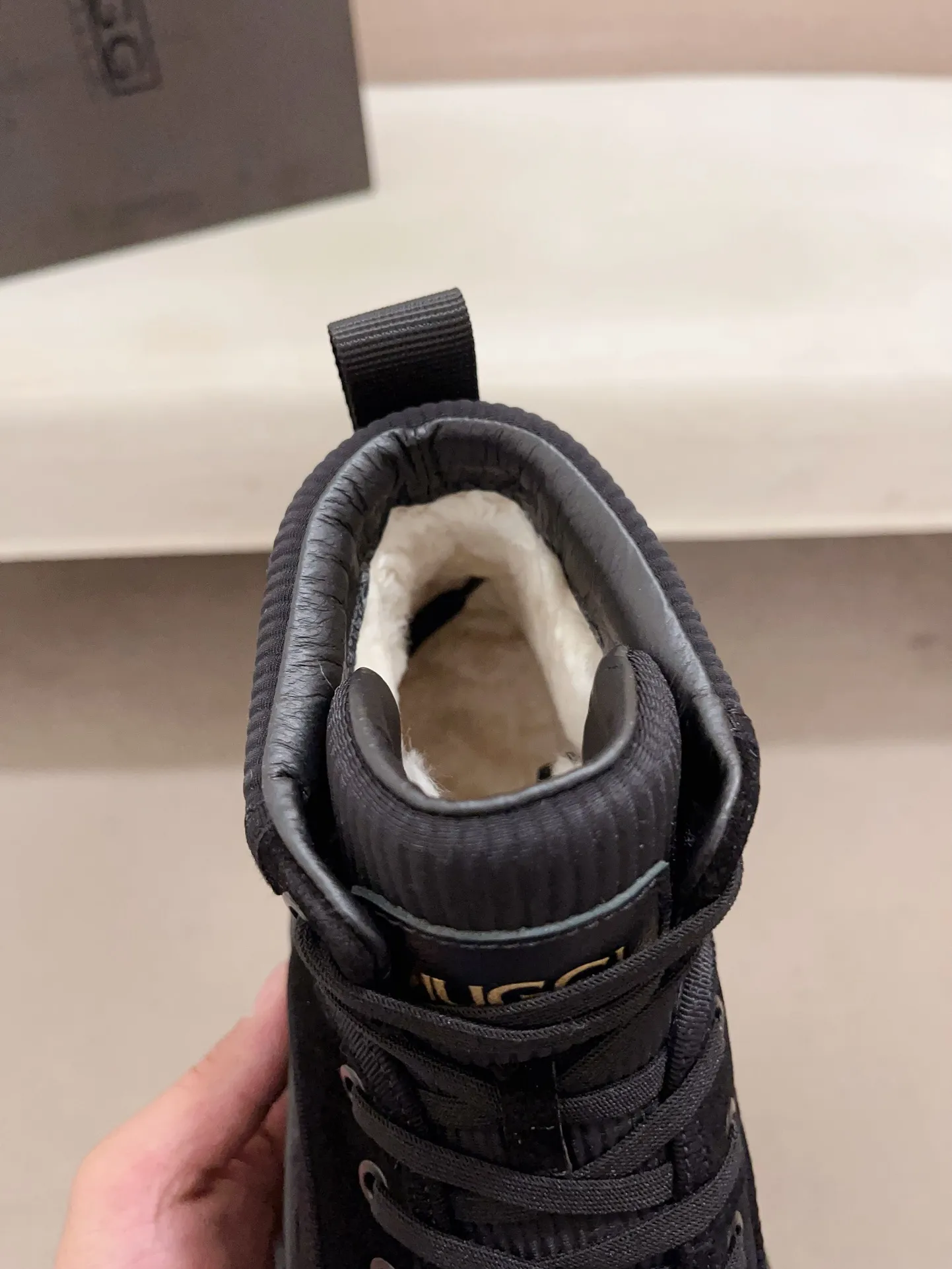 Factory Price: 380 Men's Men's Shoes💰North American Men's Shoes Ugg ☃️In the special sale of new high-quality men's shoes and snow boots in autumn and winter, the nemesis of extreme cold weather! Made of cowhide leather, merino wool lining, and original outsole, whether driving, outdoor or daily wear, there is always one that suits you! Code number 39-44